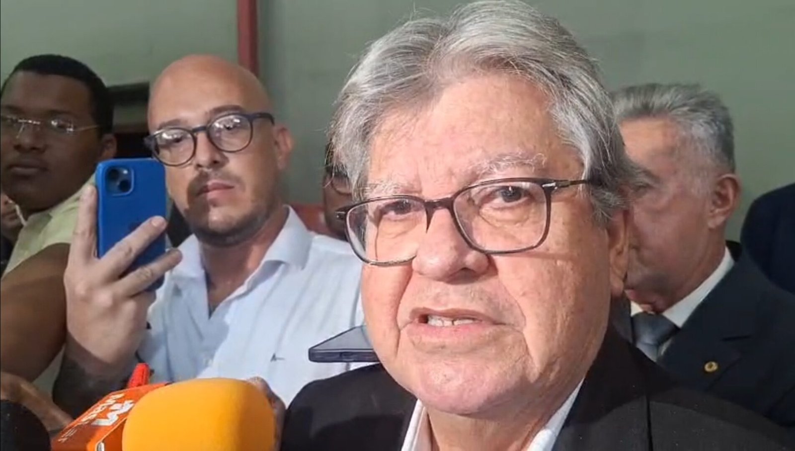 João Azevedo nega impacto da saída de Jhony Bezerra: ‘Nenhum, decisão dele’