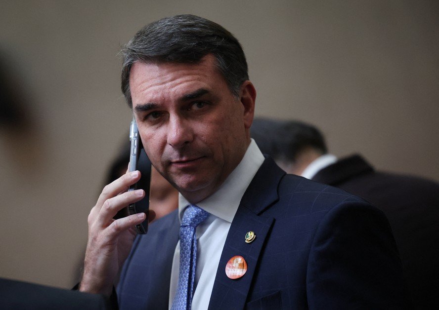 Intercept Brasil: Em áudio, Flávio Bolsonaro cobrou Vorcaro para financiar filme de Bolsonaro