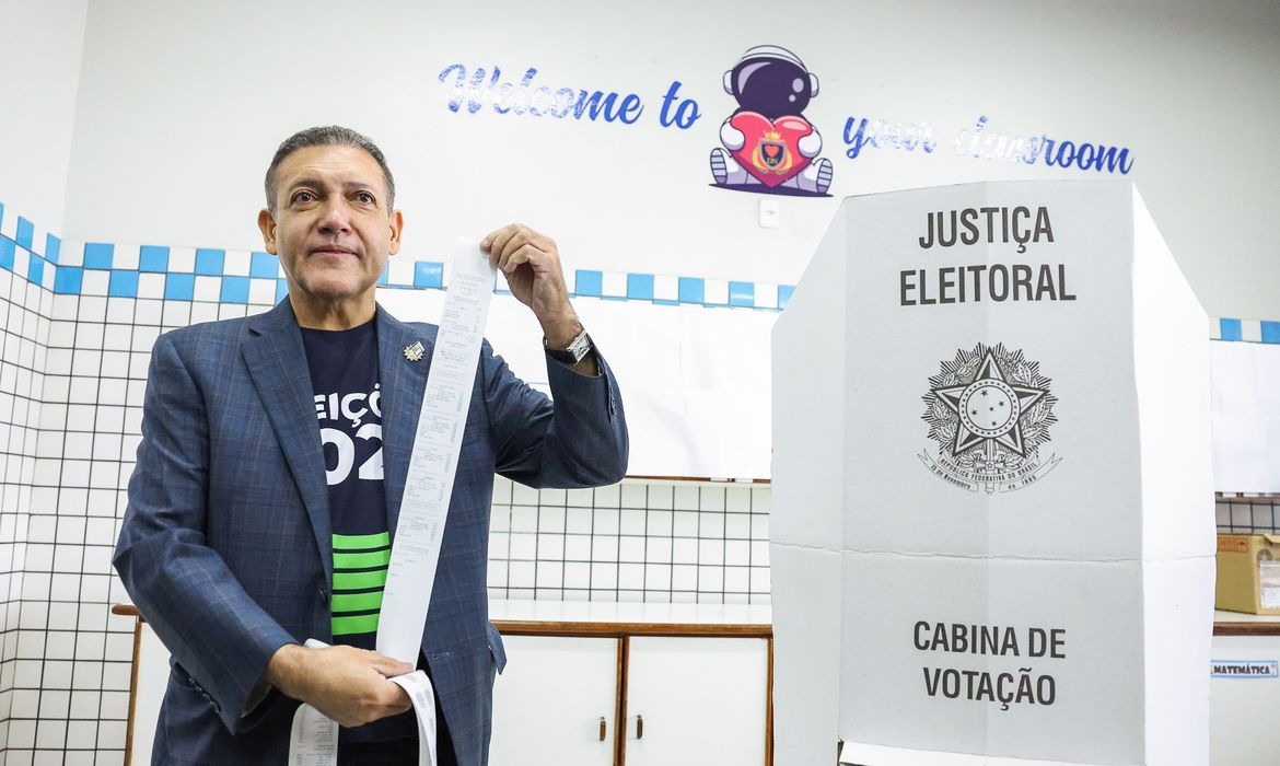 Nunes Marques se reúne com campanhas de Lula e Flávio para discutir tensão no segundo turno